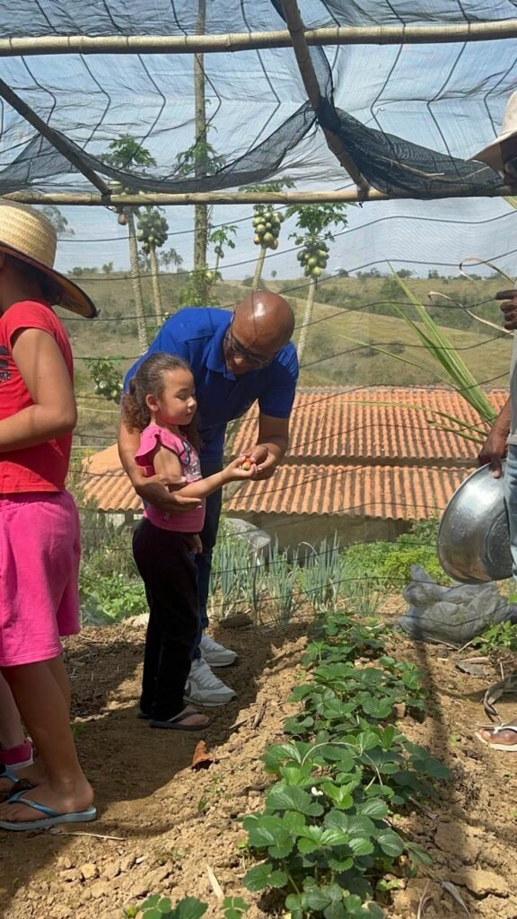 Plantio comunitário da APB une gerações em ação de inclusão e aprendizado